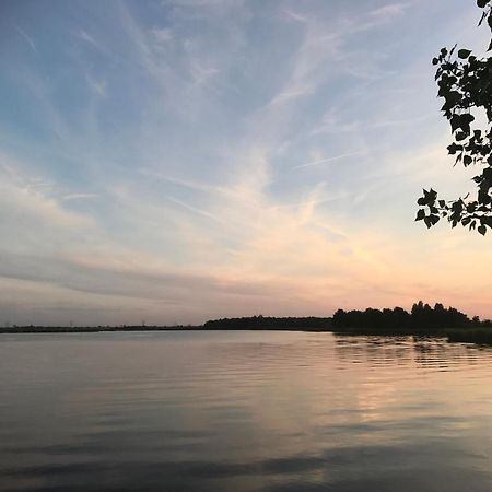 Over Lake مونِكِندام المظهر الخارجي الصورة