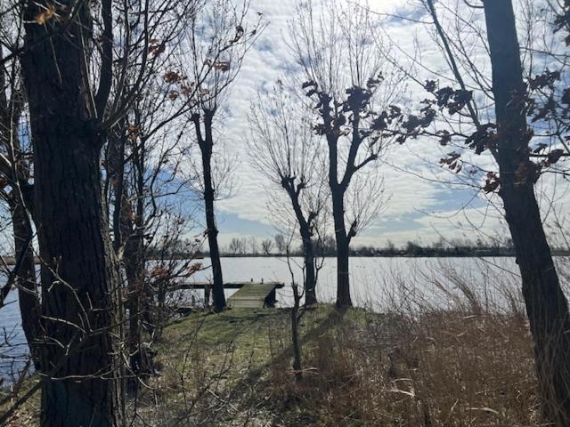 Over Lake مونِكِندام المظهر الخارجي الصورة